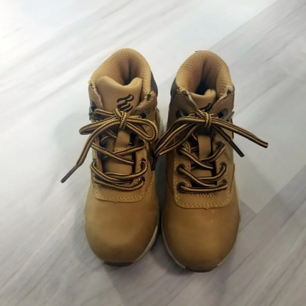 RU RocaWear Boys Ronny Faux Leather Boots Size 9
